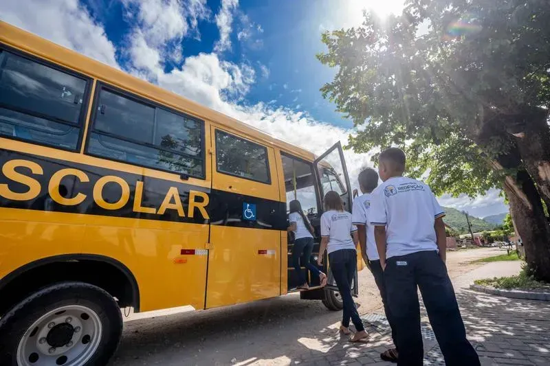 Os ônibus Volare escolares receberam transmissões automáticas Allison (Divulgação)