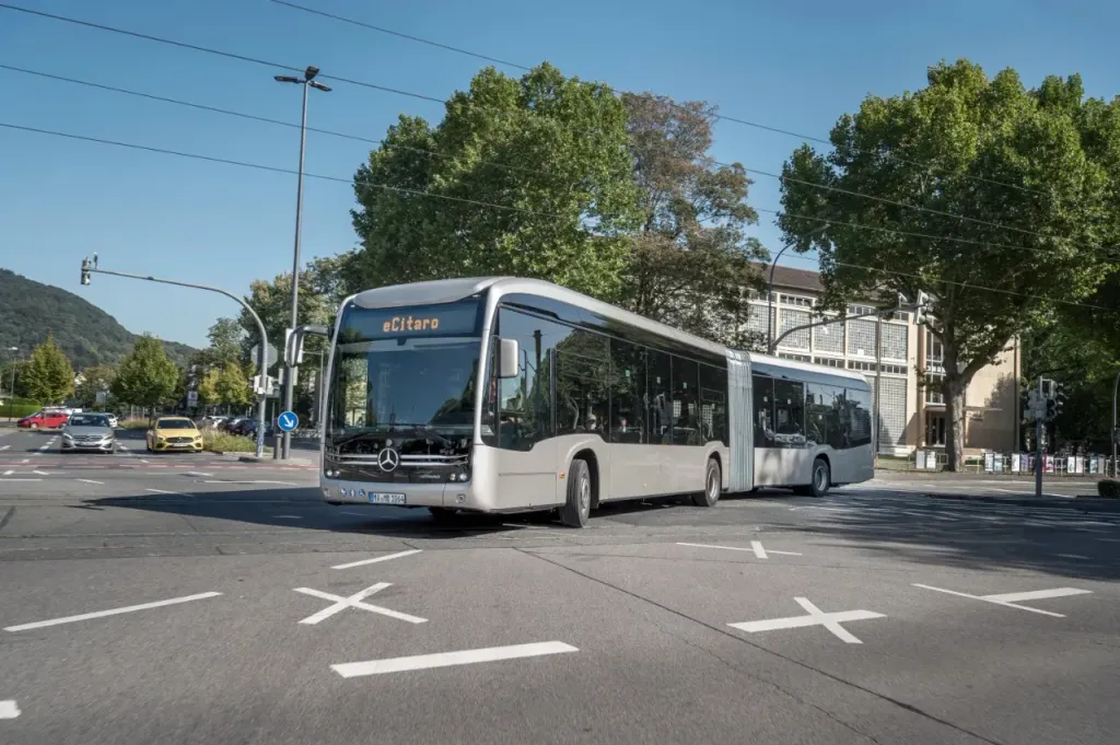 O eCitaro conta com diferentes tecnologias de baterias (Divulgação)