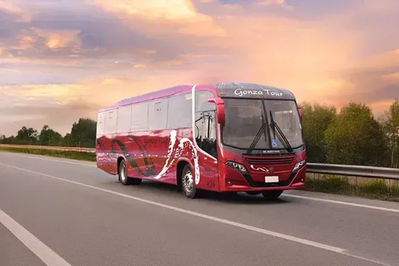 El Buss 320L com chassi Volvo B270F (Divulgação)