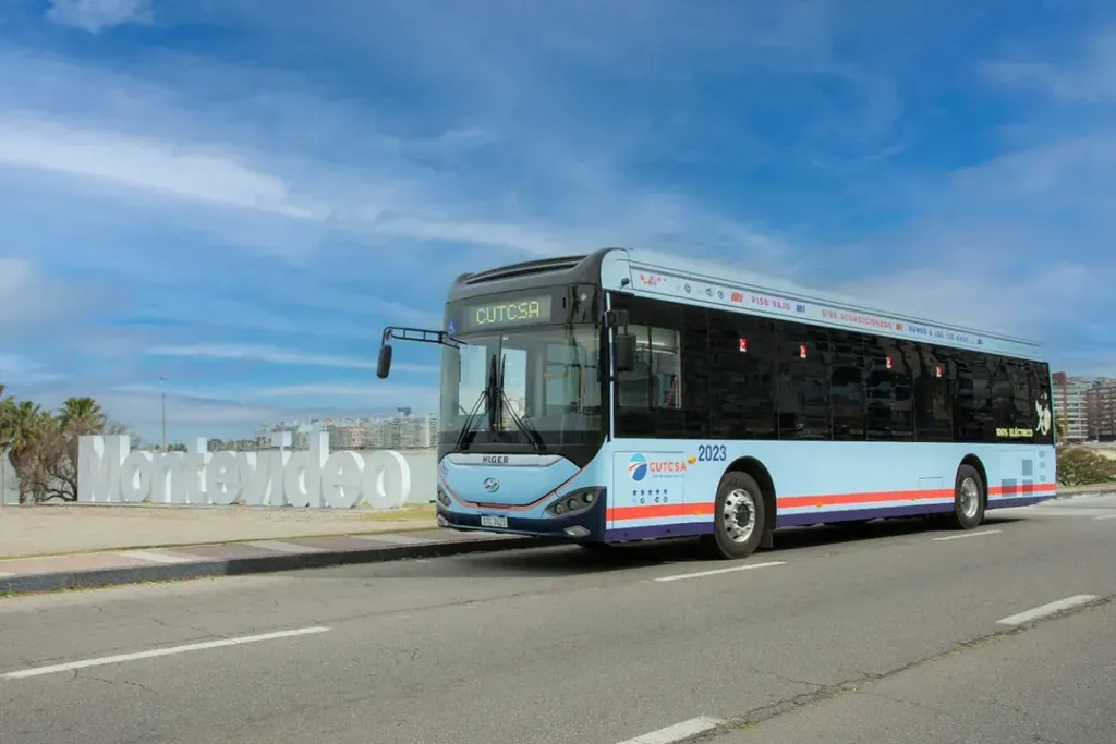 Ônibus Azure A12BR (Divulgação)