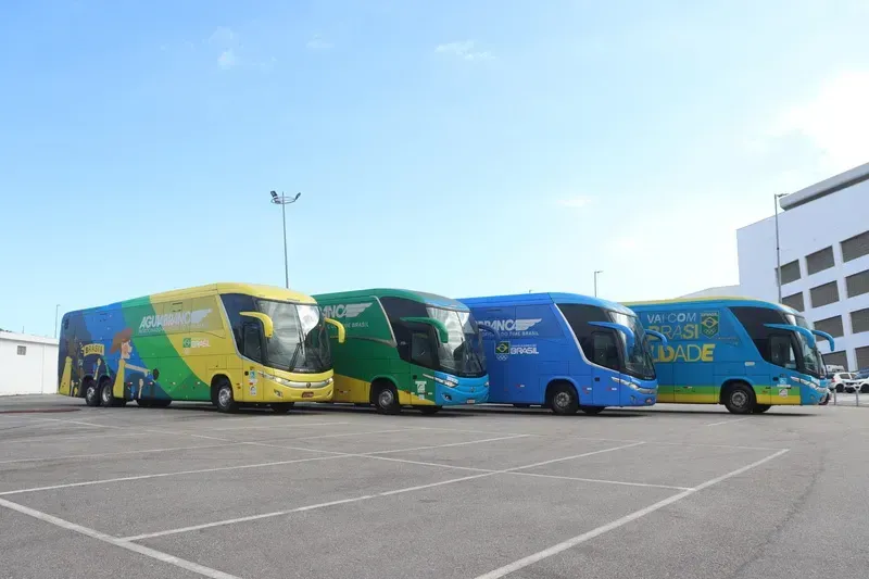 Ônibus customizados em artes exclusivas com temas olímpicos (Divulgação)