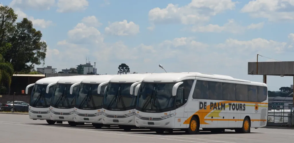 Volvo e Marcopolo entregam seis novos ônibus no Caribe
