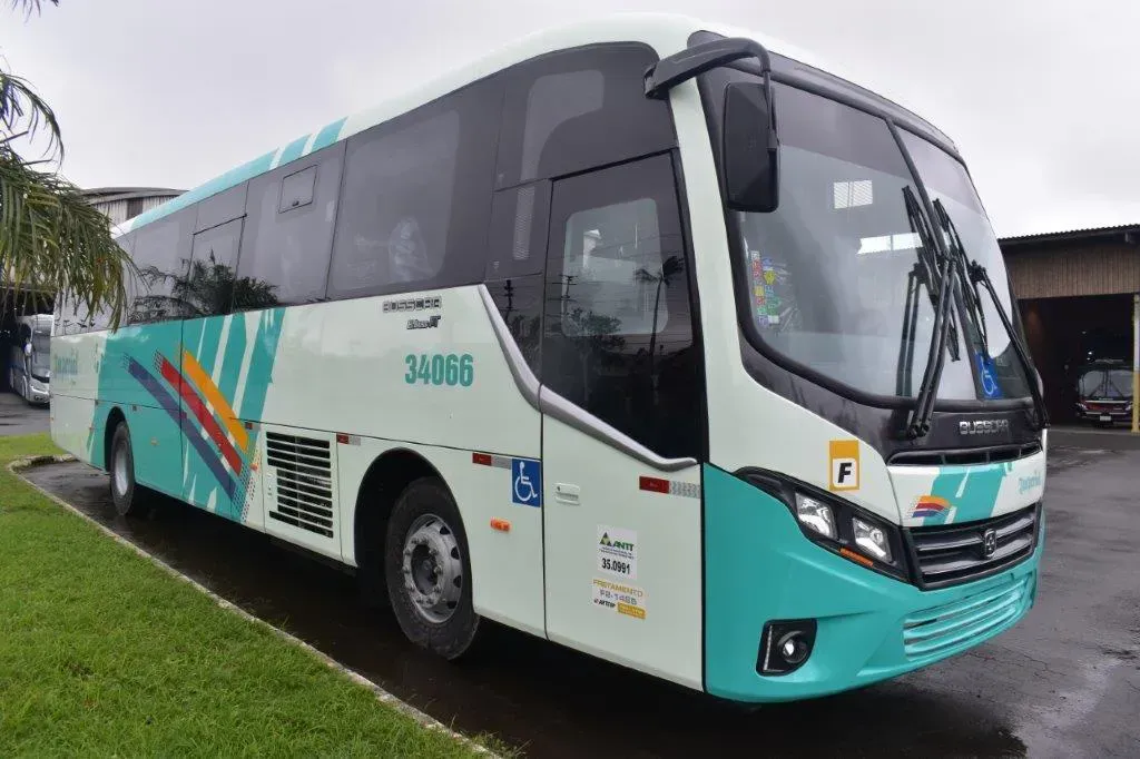 Os El Buss FT foram montados em chassi Mercedes-Benz OF-1721 (Divulgação)