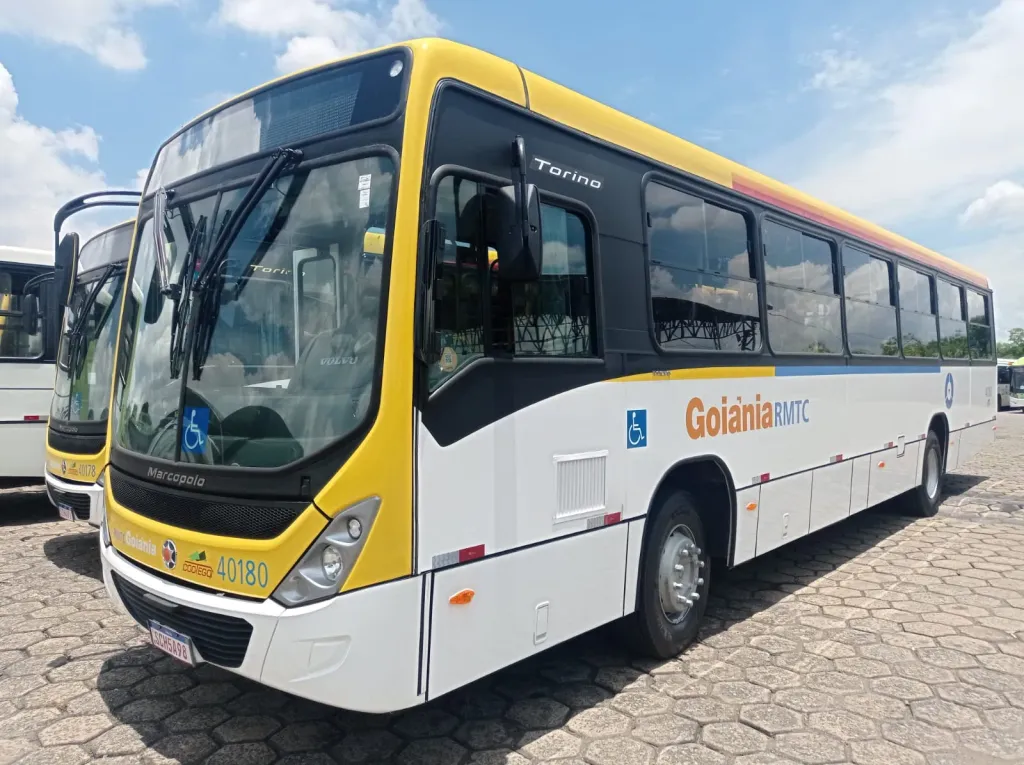 Modelo Volvo B270F de 270 cavalos (Divulgação)