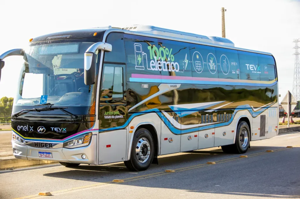 Ônibus de fretamento FE10BR da TEVX Higer (Divulgação)