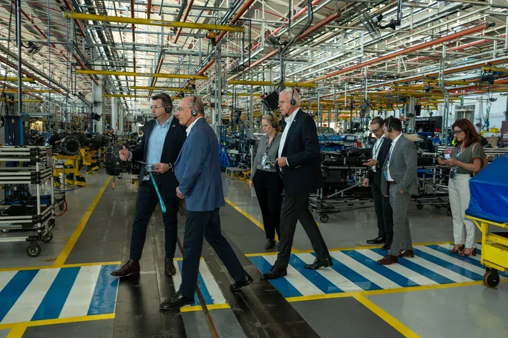 Geraldo Alckmin em visita á fábrica da Scania (Divulgação)