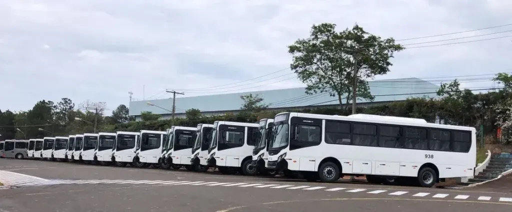 ônibus entregues ao governo angolano pela Asperbras (Divulgação)
