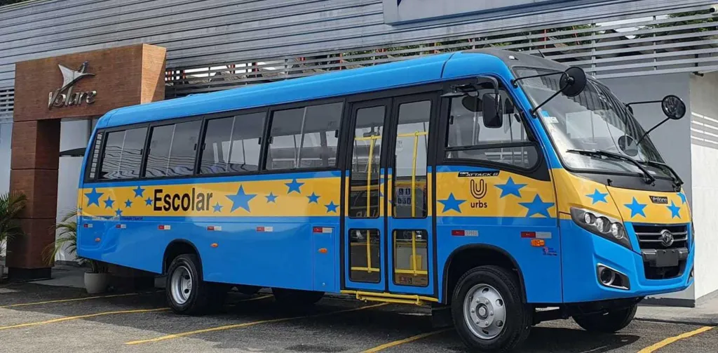 Os micro-ônibus Volare Attack 8 têm capacidade para 34 estudantes sentados (Divulgação)