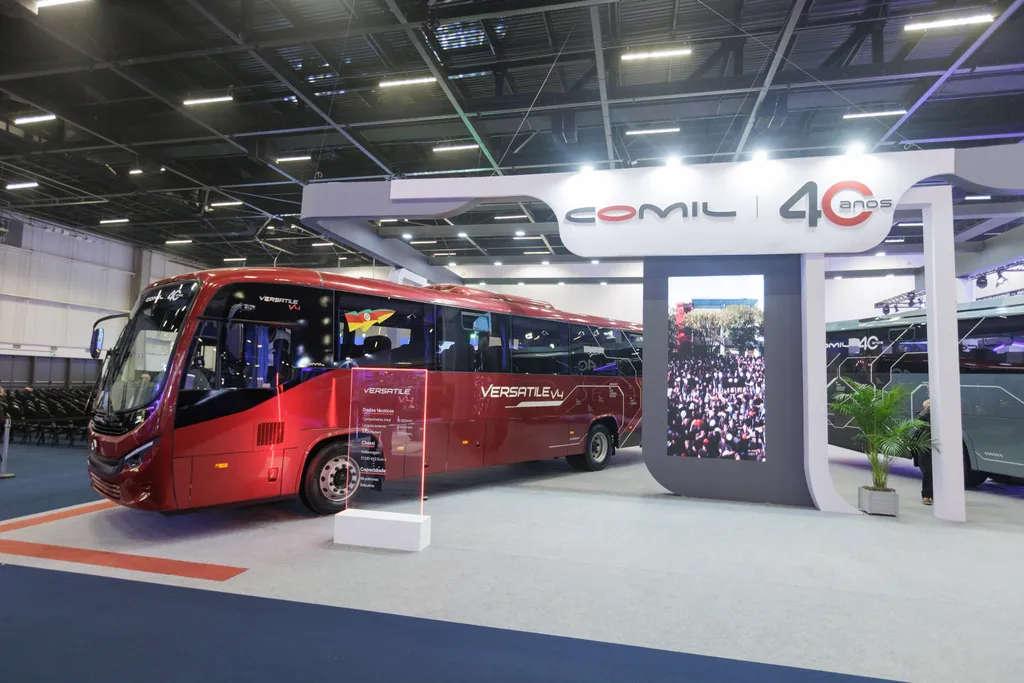 Estande da Comil Ônibus na Lat.Bus 2026 (Foto: Márcio Bruno Photo/OTM Editora)