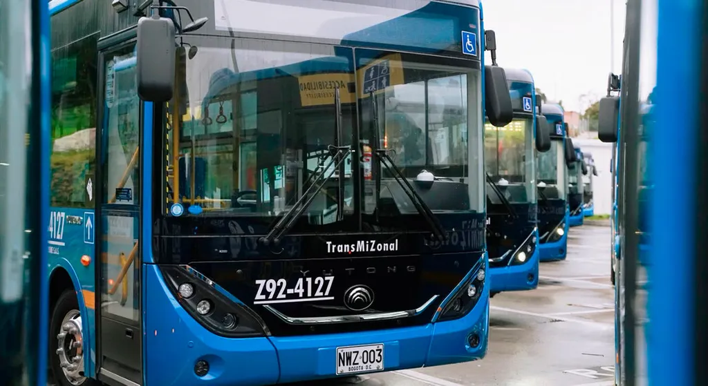 Frota de ônibus TransMiZonal em Bogotá (Divulgação TransMilenio)