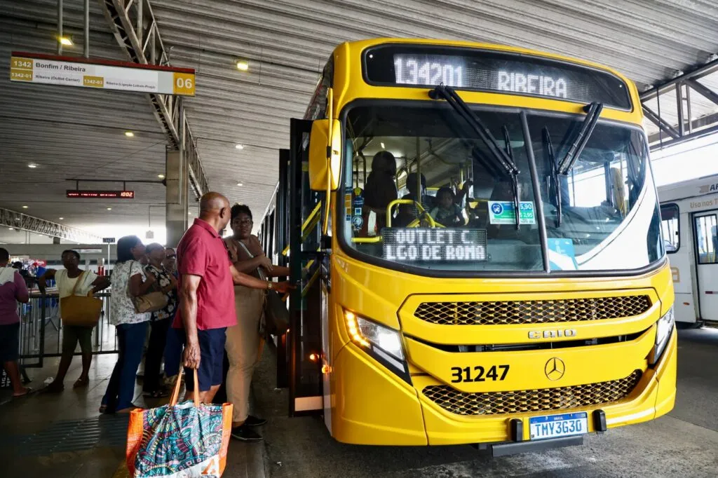Novos ônibus já em circulação (Foto: Bruno Concha/Secom PMS)