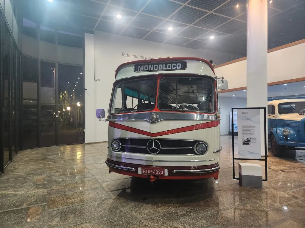 Monobloco Mercedes-Benz O 321 H. (Foto: Márcia Pinna)