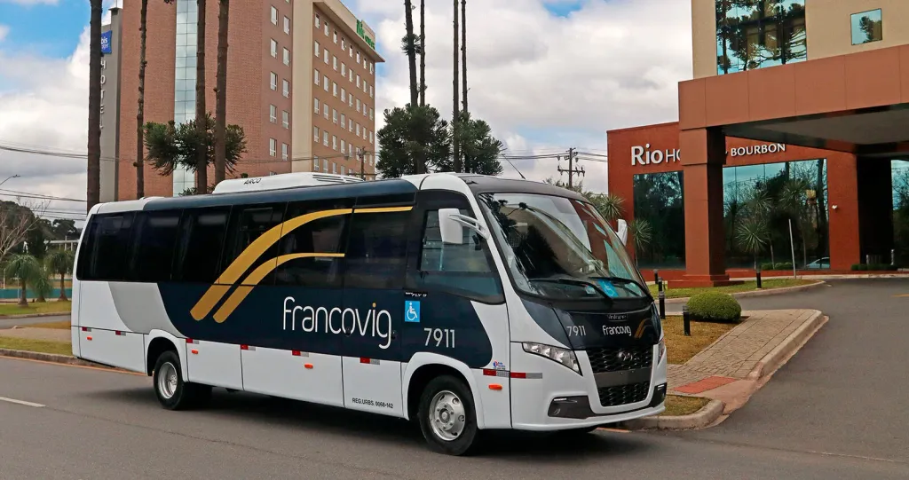 micro-ônibus Volare Fly 9 na versão Fretamento (Divulgação)