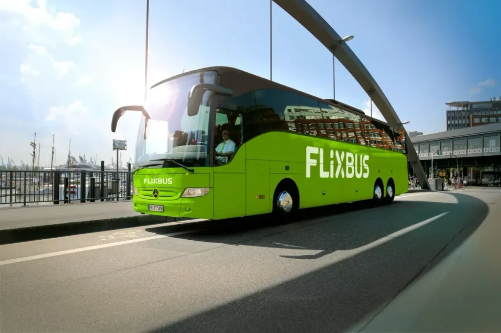 Os ônibus terão a marca da FlixBus (Divulgação)