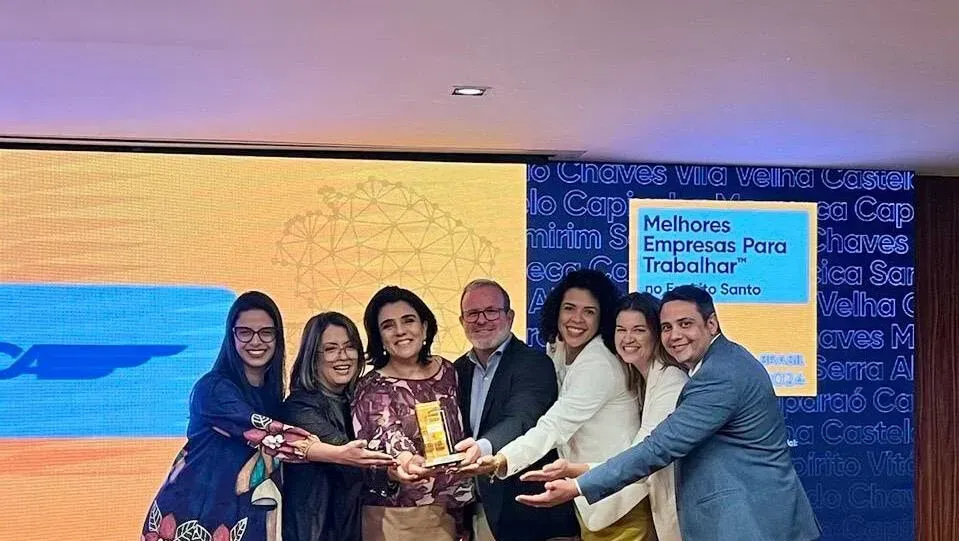 Equipe da Viação Águia Branca durante a cerimônia de premiação do GPTW (Divulgação)