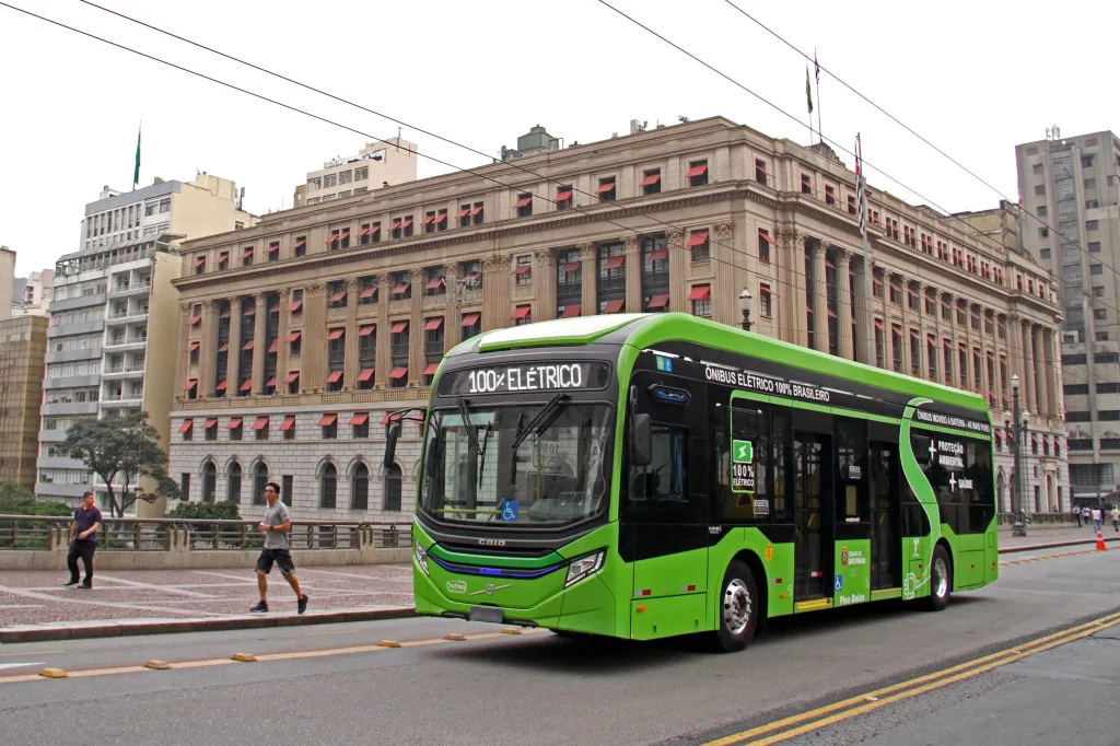 Volvo BZRLE elétrico piso baixo já teve 40 unidades vendidas para São Paulo (Divulgação)
