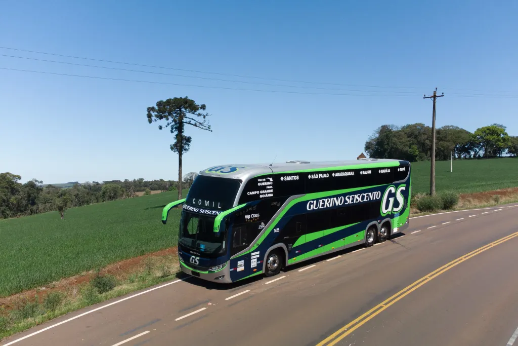 Volvo B460R com carroceria da Comil (Divulgação)