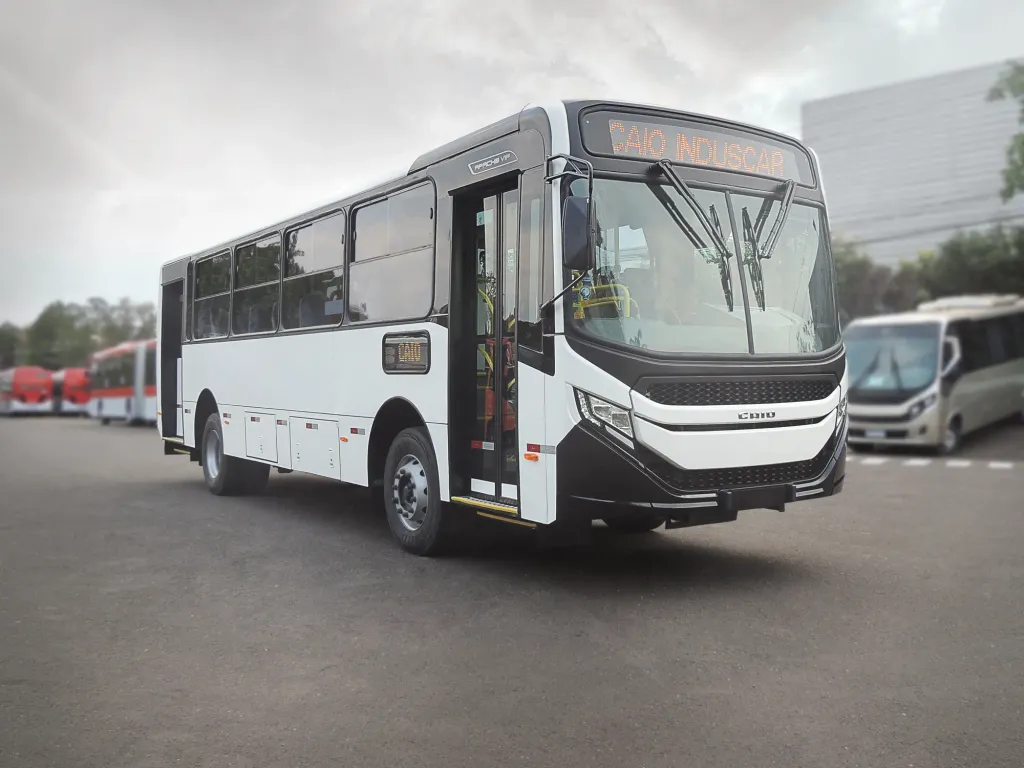 Os Apache VIP têm capacidade para 66 passageiros e embarque dianteiro (Divulgação)