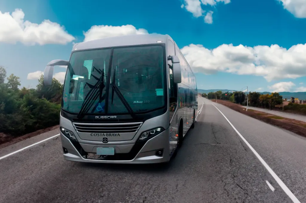 El Buss 340 com chassi Mercedes-Benz OF-1726 (Divulgação)