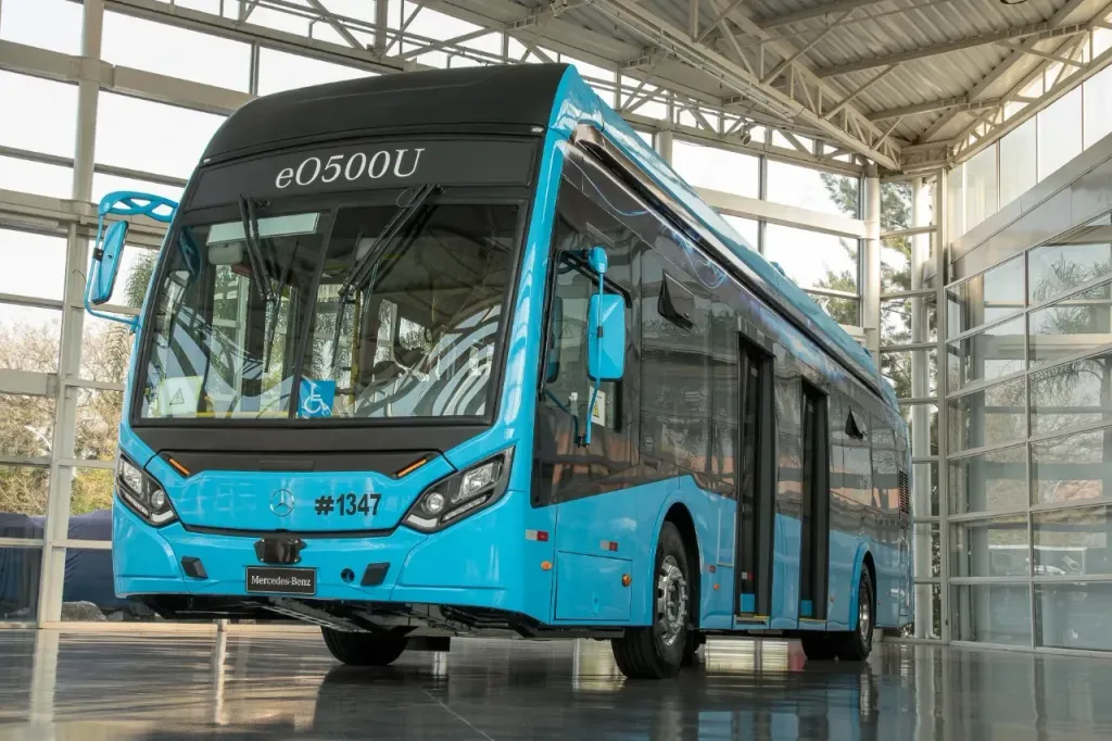 Chassi de ônibus elétrico eO500U da Mercedes-Benz (Divulgação)