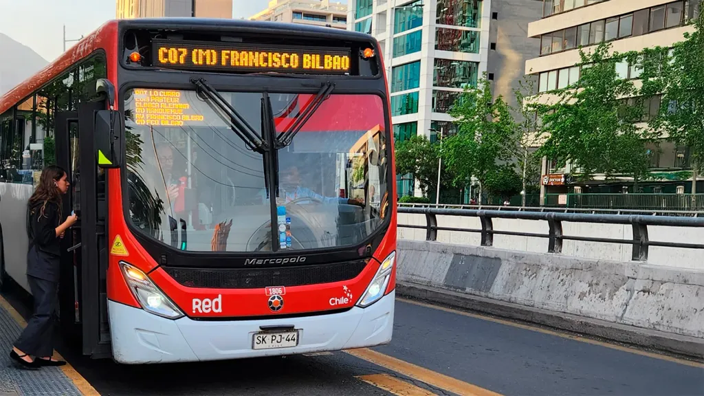 Red Movilidad é o sistema de transporte público urbano de Santiago, no Chile (Divulgação)