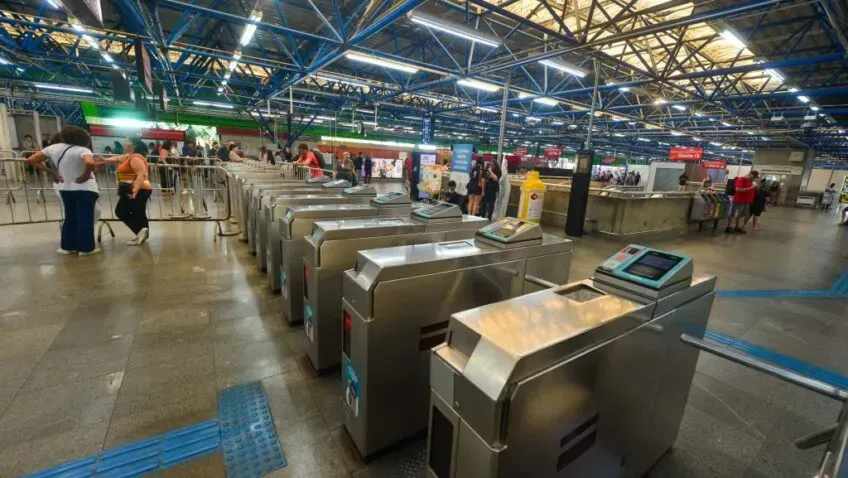 As estações que passarem pela alteração contarão com sinalização reforçada e avisos sonoros para orientar o público (Divulgação)