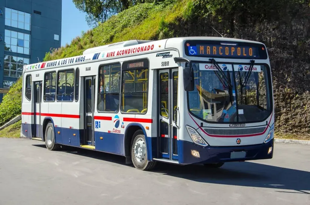 Chassis dos modelos OH 1721 LE/62 e OH 1622 L/52 asseguram mais acessibilidade aos passageiros (Divulgação)