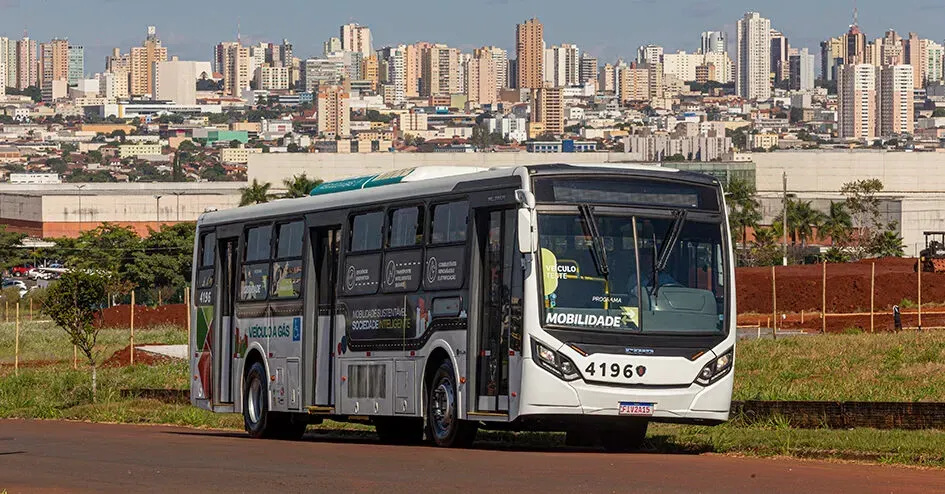 O modelo a gás da Scania está sendo testado em diferentes cidades (Divulgação)