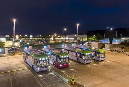 Primeiros ônibus elétricos BYD ADL Enviro200EV, em Glasgow (Divulgação)