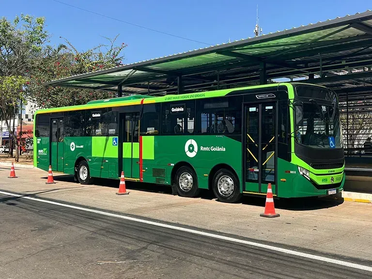 Volksbus 22.260 S, conhecido como superônibus (Divulgação)