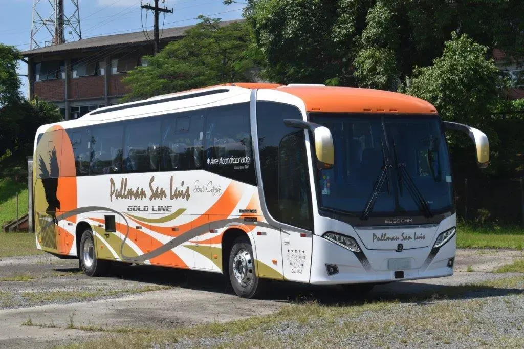 Os ônibus possuem chassi Mercedes-Benz O-500 RS (Divulgação)
