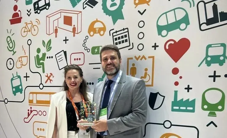 Fábio Damasceno, secretário secretário de Mobilidade e Infraestrutura (ES) e Eleonora Passos, da UITP (Divulgação)