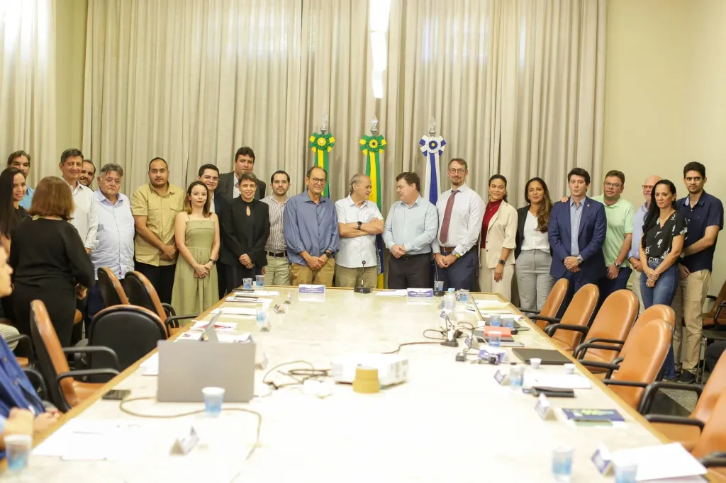 Reunião com o governo federal e grupo alemão sobre ônibus elétricos (Foto: Lucas Dias/PMT)