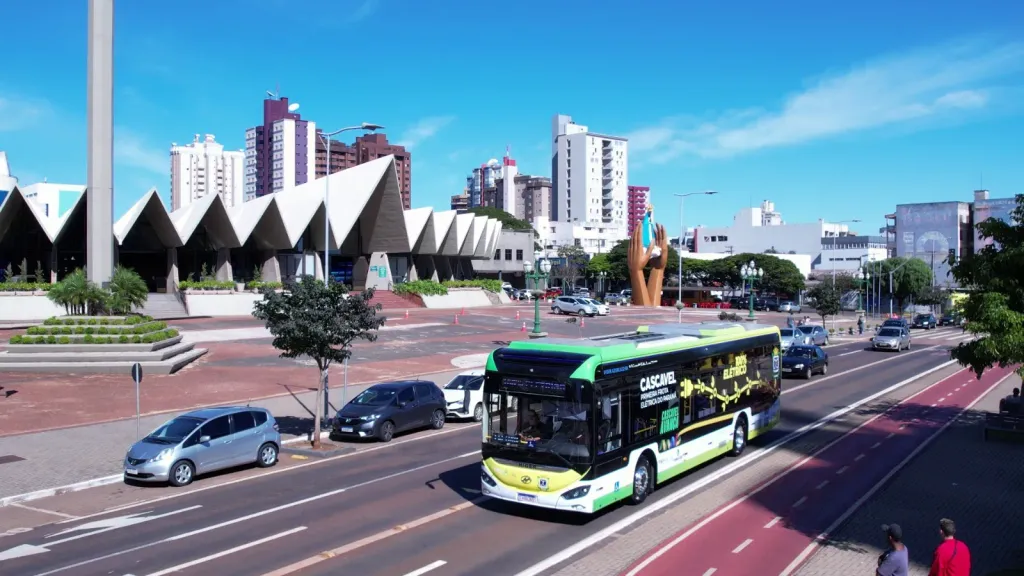 Azure A12 BR padron com 12,8 metros (Divulgação)