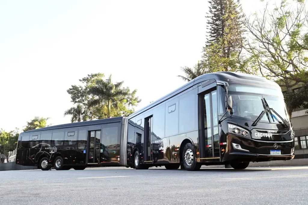 OF 1721, articulado O 500 MA 6×2 e superarticulado O 500 MDA 8×2 foram os modelos mais emplacados em Curitiba no período (Divulgação)
