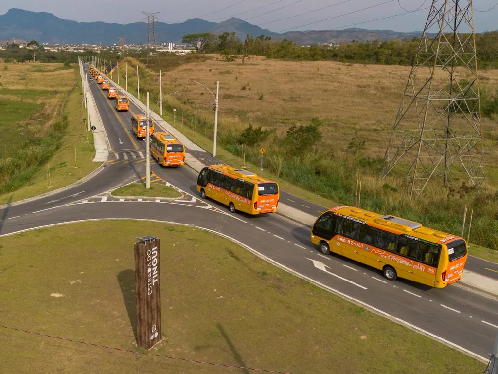 Novos veículos começaram a circular na região (Foto: Vitor Hugo /PMRJ)