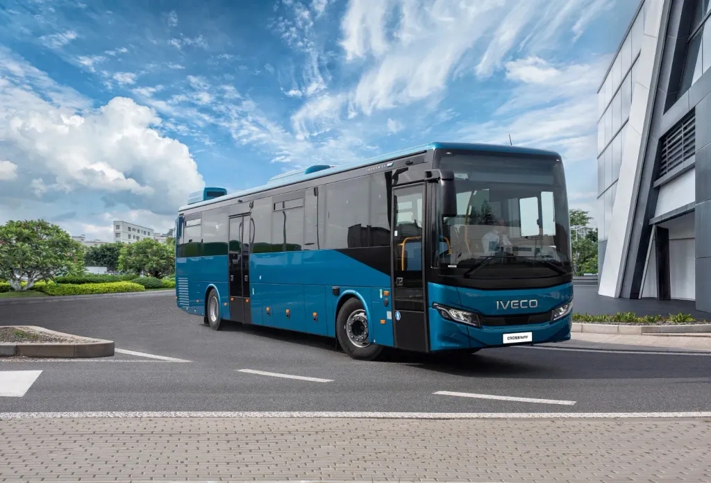 Versão híbrida do ônibus intermunicipal Crossway da Iveco Bus (Divulgação)