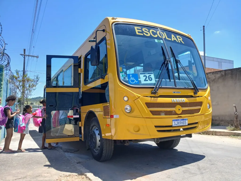 Frota escolar de Nova Serrana, em Minas Gerais (Divulgação)