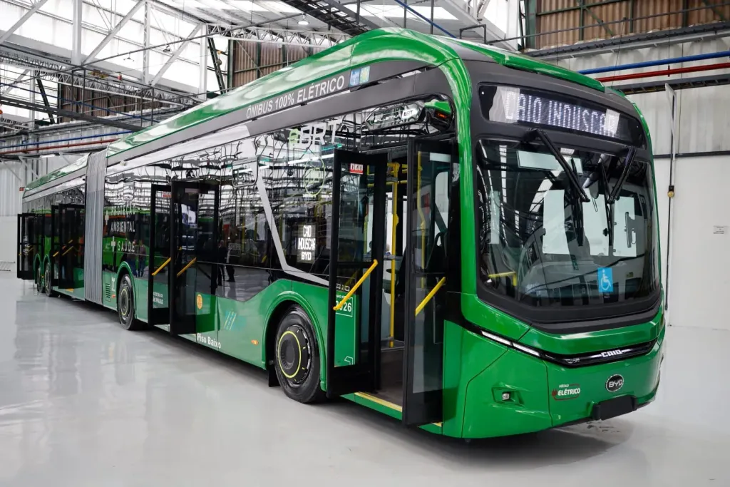 Superarticulado Millennium eBRT, com chassi BYD (Divulgação)