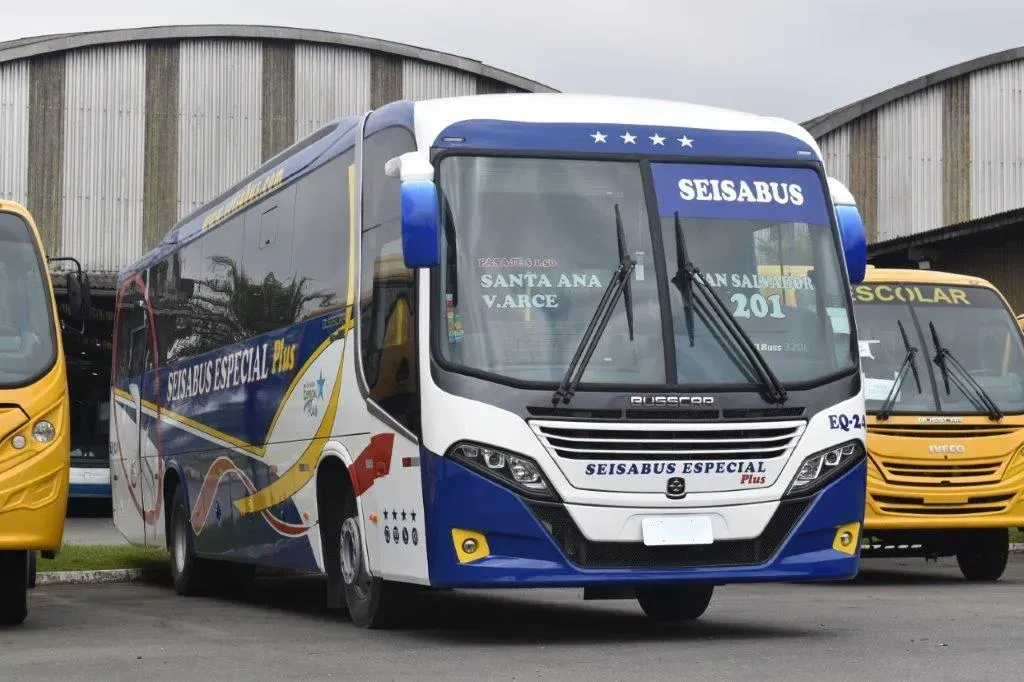 Dois El Buss 320L foram entregues à empresa Seisabus (Divulgação)