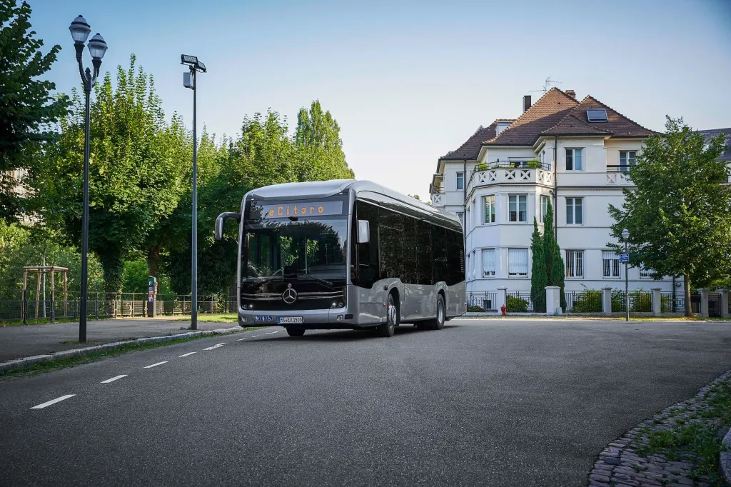 Estreia mundial do Mercedes-Benz eCitaro K (Divulgação)