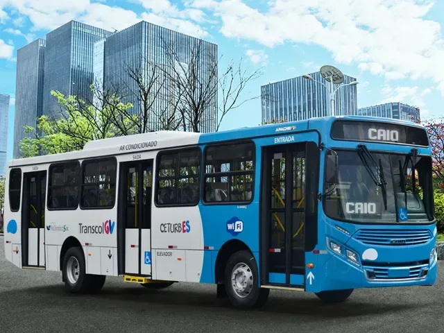 Os ônibus receberam as cores branco e azul, no padrão do sistema de transporte local (Divulgação)