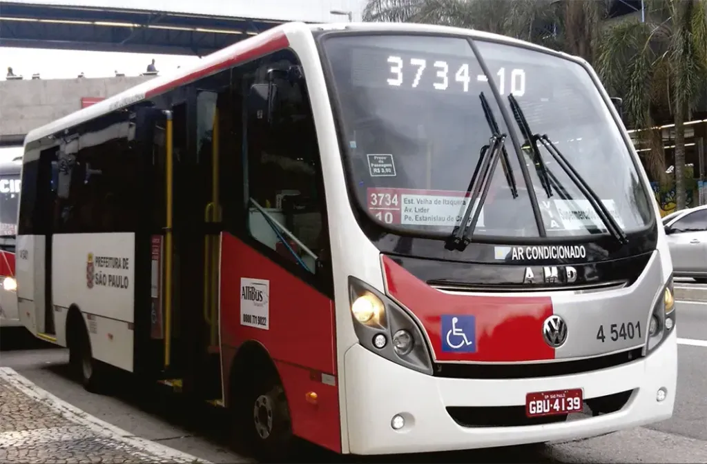 Os micro-ônibus AMD Solum são utilizados no transporte coletivo na zona leste da capital paulista