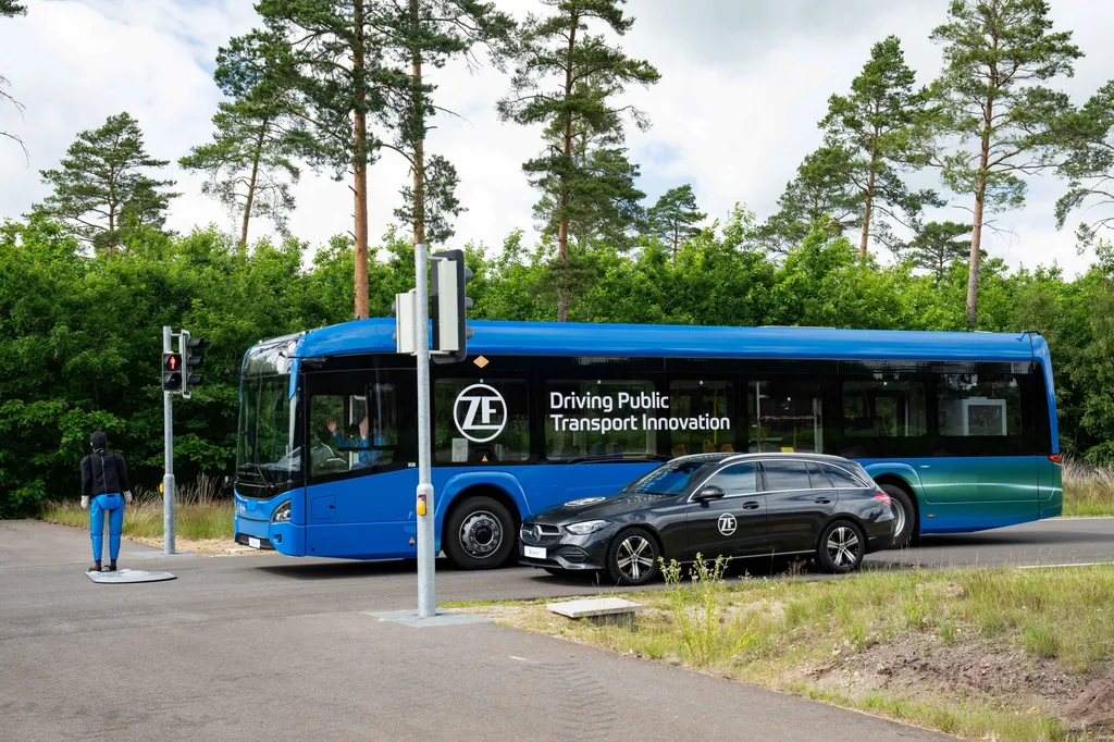 O City Bus CMS detecta veículos, ciclistas e pedestres para ajudar a mitigar ou evitar colisões (Divulgação)