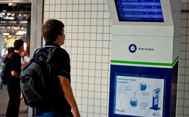 Totem de informações aos passageiros