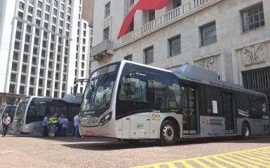 BYD entrega ônibus elétricos em SP