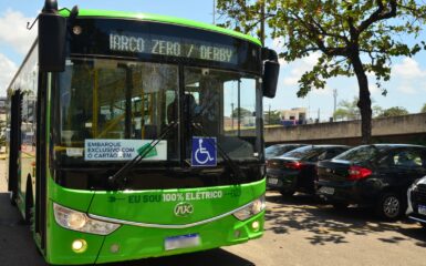 Micro-ônibus elétrico da Ankai (Foto: Paulo Maciel)