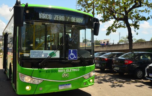 Micro-ônibus elétrico da Ankai (Foto: Paulo Maciel)