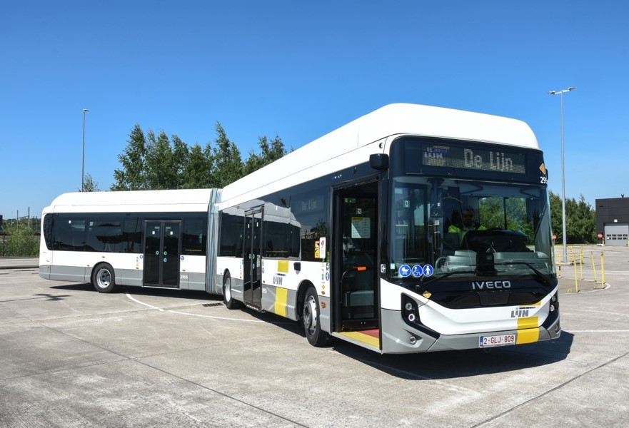 Iveco Bus fornecerá 100 novos articulados elétricos para empresa de transporte público belga