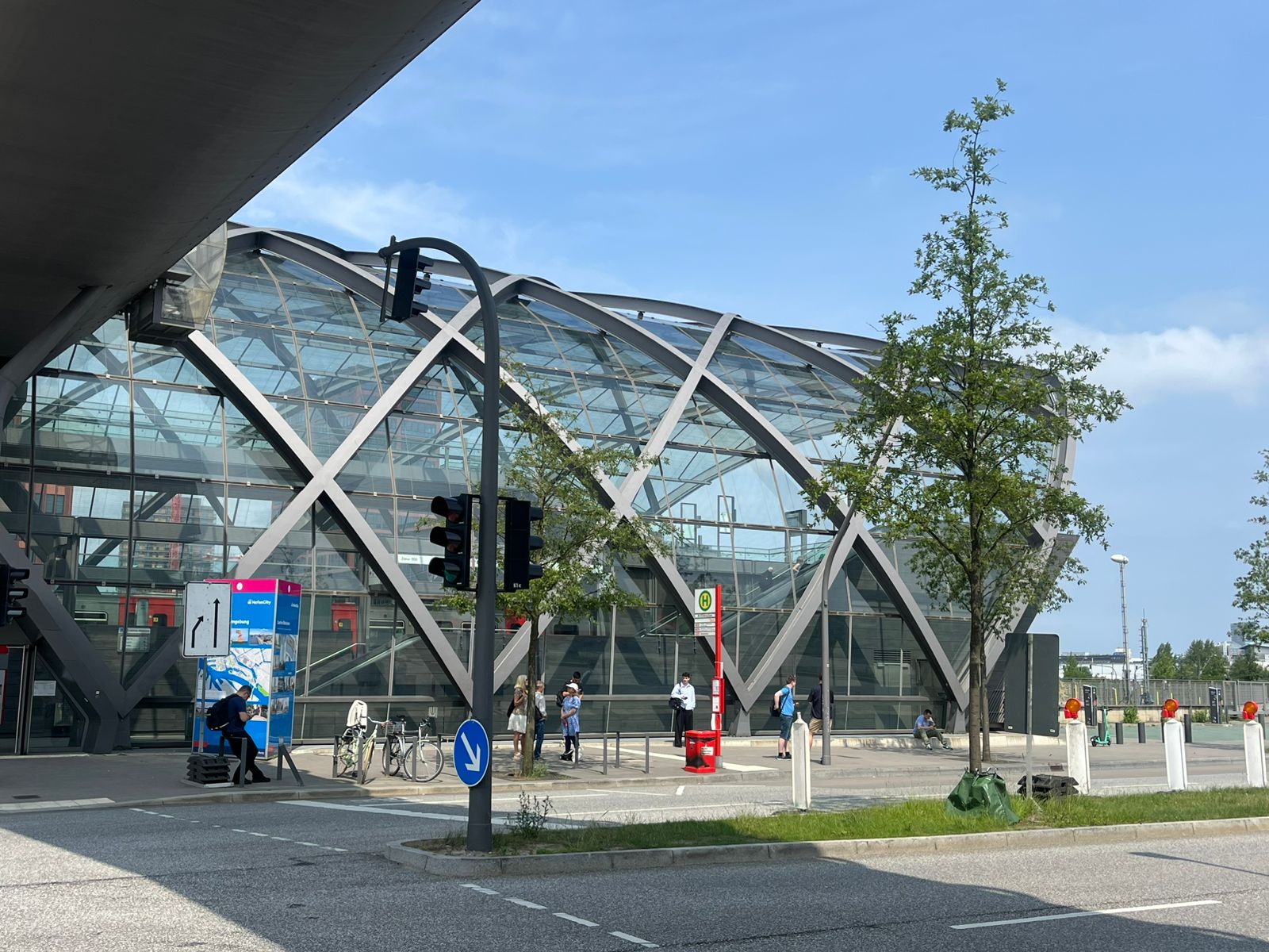 Hamburgo tem 660 ônibus elétricos e inaugura terminal 100% limpo em 2026